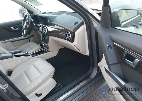 2015 Mercedes-Benz Glk 350 4Matic z USA, uszkodzony, nr VIN WDCGG8JB9FG435201